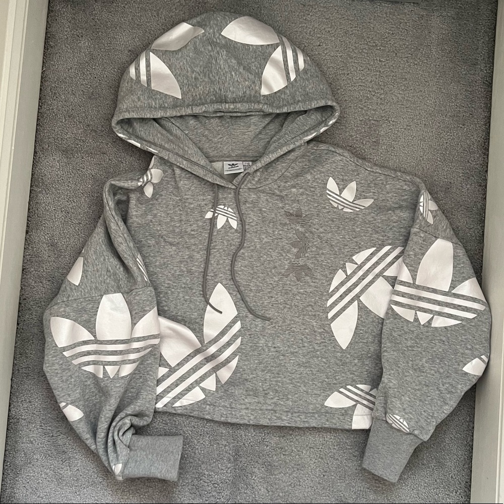 Super cute cropped adidas hoodie - Picture 2 of 4